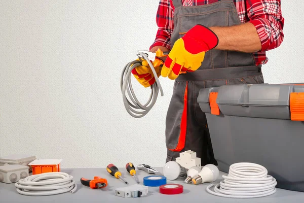 Pelado Corte Cables Por Electricista Equipo Eléctrico Para Reparación Del — Foto de Stock