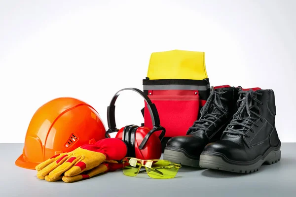 Composição Com Equipamentos Segurança Sapatos Proteção Óculos Segurança Luvas Proteção — Fotografia de Stock