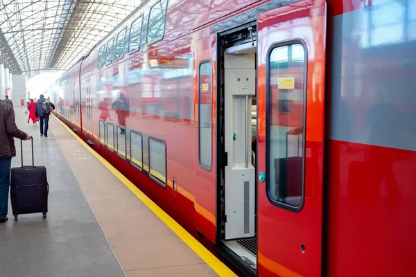 Treno Moderno Alla Stazione Trasporti Pubblici Città — Foto Stock