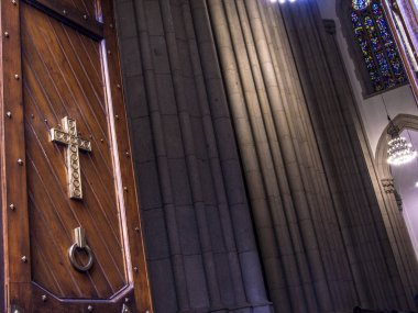 Sao Paulo, Brezilya - 04 Ağustos 2011: görünümü içinde Se Büyükşehir Katedrali. 1913 Neo Gotik tarzda inşa, Se Roma Katolik Başpiskopos Sao Paulo, Brezilya'nın katedral olduğunu.