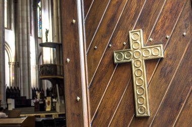 Sao Paulo, Brezilya 04 Mayıs 2012. Se Büyükşehir katedral iç görünüm. 1913 Neo Gotik tarzda inşa, Se Roma Katolik Başpiskopos Sao Paulo, Brezilya'nın katedral olduğunu.