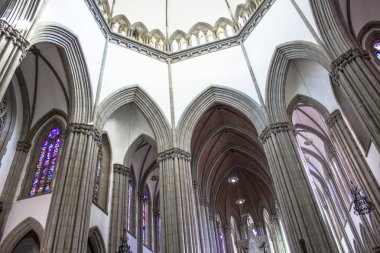 Sao Paulo, Brezilya, Kasım 16,2012. Se Büyükşehir katedral iç görünüm. 1913 Neo Gotik tarzda inşa, Se Roma Katolik Başpiskopos Sao Paulo, Brezilya'nın katedral olduğunu.