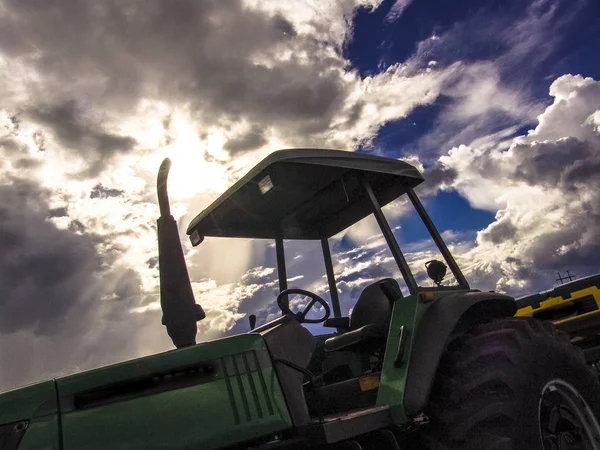 Tractor Sembradora Máquinas Con Cielo Azul Nube Brasil —  Fotos de Stock
