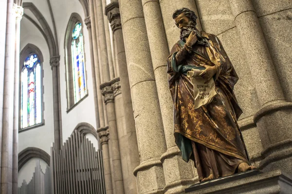Sao Paulo, Brezilya 04 Mayıs 2012. Se Büyükşehir katedral iç görünüm. 1913 Neo Gotik tarzda inşa, Se Roma Katolik Başpiskopos Sao Paulo, Brezilya'nın katedral olduğunu.