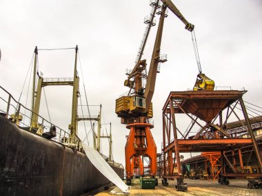 Santos, Sp, Brezilya, 23 Haziran 2004. Vinç bir silo, bağlantı noktası Santos, Sao Paulo devlet kıyısında bir gemiden buğdaya deşarj