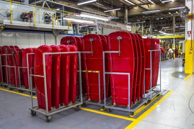 Canoas, Rio Grande do Sul, 03 Ekim 2013. Massey Fergusson traktör üretim hattı Agco Tarım makineleri bitki Canoas, Rio Grande do Sul, fabrika