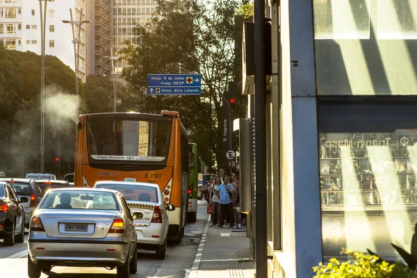 Sao Paulo Brazylia Lipca 2012 Autobus Przemierza Ekskluzywne Pas Paulista — Zdjęcie stockowe