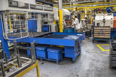 Canoas, Rio Grande do Sul, 03 Ekim 2013. Massey Fergusson traktör üretim hattı Agco Tarım makineleri bitki Canoas, Rio Grande do Sul, fabrika