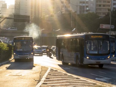 Sao Paulo, Sp, Brezilya, 12 Haziran 2018. Trafik sıkışıklığı 23 de Maio Caddesi üzerinde her iki yönde, Sao Paulo Güney,