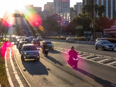 Sao Paulo, Sp, Brezilya, 12 Haziran 2018. Trafik sıkışıklığı 23 de Maio Caddesi üzerinde her iki yönde, Sao Paulo Güney,