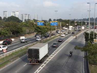 Sao Paulo, Brezilya, Haziran, 19, 2018. Batı bölgesi Sao Paulo şehrinde marjinal Tiete karayolu üzerinde trafik görünümü