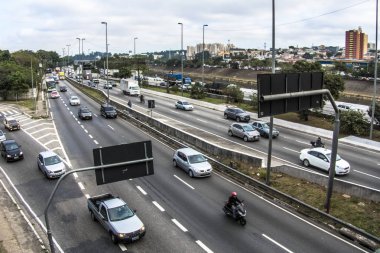 Sao Paulo, Brezilya, Haziran, 19, 2018. Batı bölgesi Sao Paulo şehrinde marjinal Tiete karayolu üzerinde trafik görünümü
