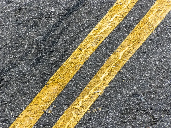 Yellow Continuous Tracks Prohibited Overtaking — Stock Photo, Image