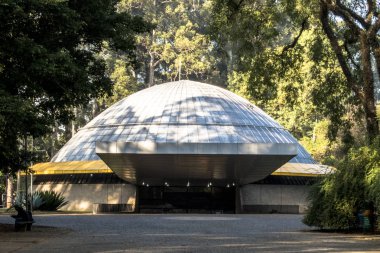 Sao Paulo, Brezilya, 25 Haziran 2018. Planetarium Aristo Orsini Ibirapuera Park cephe. 1957 yılında açıldı