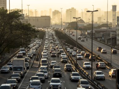 Sao Paulo, Sp, Brezilya, 26 Haziran 2018. Bağlantıda Doğu-Batı, radyal Leste Avenue, sabah gün, Sao Paulo şehir merkezindeki yoğun trafik.