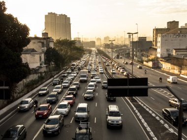 Sao Paulo, Sp, Brezilya, 26 Haziran 2018. Bağlantıda Doğu-Batı, radyal Leste Avenue, sabah gün, Sao Paulo şehir merkezindeki yoğun trafik.