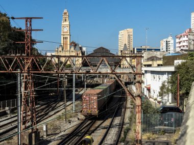 Sao Paulo, Brezilya, Haziran, 29, 2018. Demiryolu parça Luz yakınındaki tren istasyonu, Sao Paulo. Luz Tren İstasyonu, on dokuzuncu yüzyılda inşa Tren İstasyonu