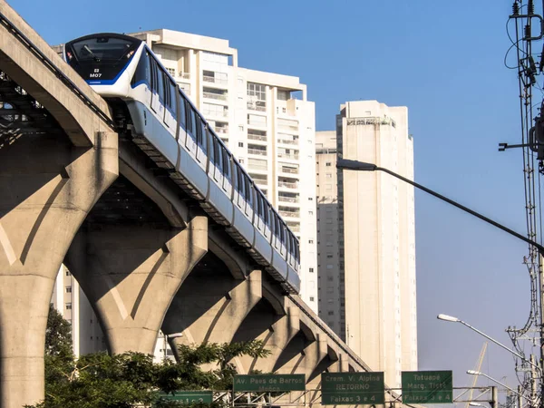 Sao Paulo Brazília 2018 Június Egysínű Vonat Mozog Vasúti Gerenda — Stock Fotó