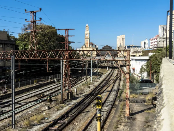 Sao Paulo, Brezilya, Haziran, 29, 2018. Demiryolu parça Luz yakınındaki tren istasyonu, Sao Paulo. Luz Tren İstasyonu, on dokuzuncu yüzyılda inşa Tren İstasyonu