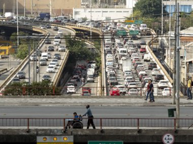 Sao Paulo, Sp, Brezilya, 06 Temmuz 2018. Bağlantıda Doğu-Batı, radyal Leste Avenue, sabah gün, Sao Paulo şehir merkezindeki yoğun trafik.