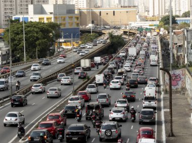 Sao Paulo, Sp, Brezilya, 06 Temmuz 2018. Bağlantıda Doğu-Batı, radyal Leste Avenue, sabah gün, Sao Paulo şehir merkezindeki yoğun trafik.