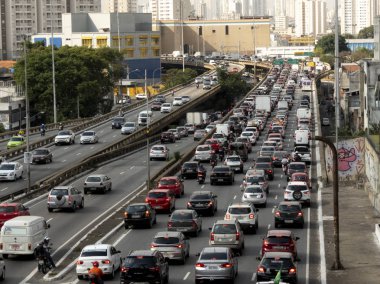 Sao Paulo, Sp, Brezilya, 06 Temmuz 2018. Bağlantıda Doğu-Batı, radyal Leste Avenue, sabah gün, Sao Paulo şehir merkezindeki yoğun trafik.
