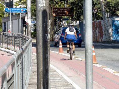 Sao Paulo, Brezilya 15 Temmuz 2018. Bisiklet lane Vergueiro Avenue, şehir Sao Paulo