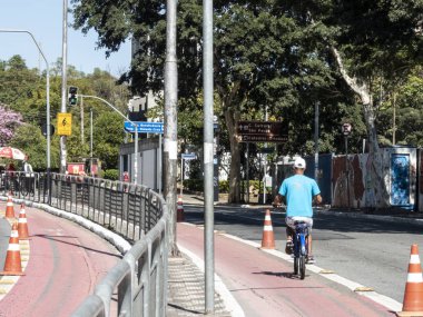Sao Paulo, Brezilya 15 Temmuz 2018. Bisiklet lane Vergueiro Avenue, şehir Sao Paulo