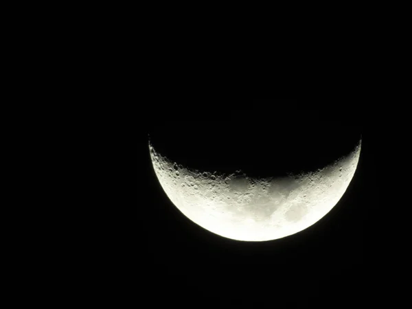 Meia Lua Prata Céu Escuro Cidade São Paulo Brasil — Fotografia de Stock