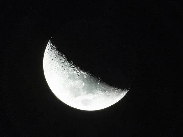 Mezza Luna Nel Cielo Scuro Della Città San Paolo Brasile — Foto Stock