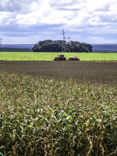 Traktor Mit Pflanzmaschine Soja Und Maisfeld Brasilien — Stockfoto