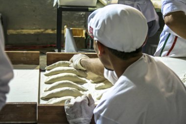 Brezilya, Saopaulo, Ağustos 26, 2007: Our Lady Achiropita Bixiga Sao Paulo Mahallesi'nde bayram yemeklerinde işçi