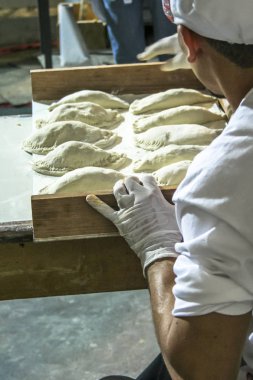 Brezilya, Sao Paulo, Ağustos 26, 2007: Our Lady Achiropita Bixiga Sao Paulo Mahallesi'nde bayram yemeklerinde işçi