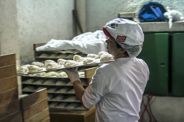 Brezilya, Saopaulo, Ağustos 26, 2007: Our Lady Achiropita Bixiga Sao Paulo Mahallesi'nde bayram yemeklerinde işçi