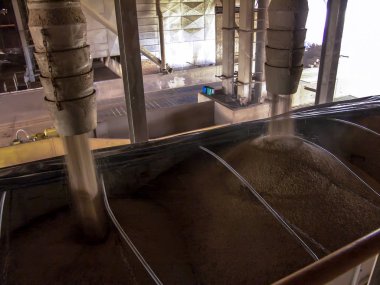 Mato Grosso, Brezilya, 01 Mart 2008. Kamyon bir silo soya çöplüğüne Mato Grosso durumda yapar.