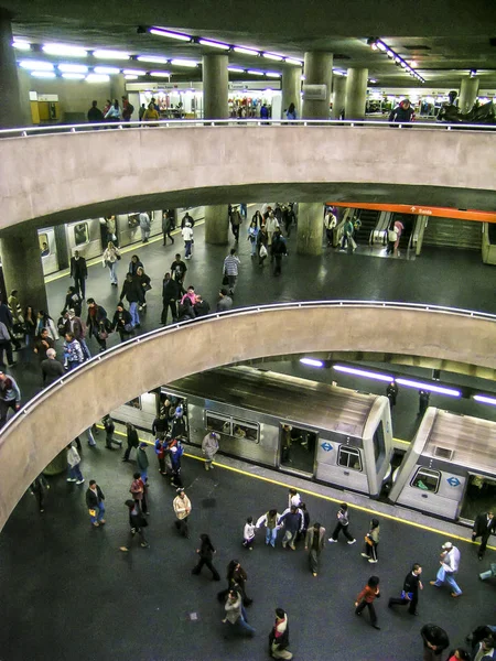 Sao Paulo Brasilien August 2003 Züge Und Passagiere Der Bahnstation — Stockfoto