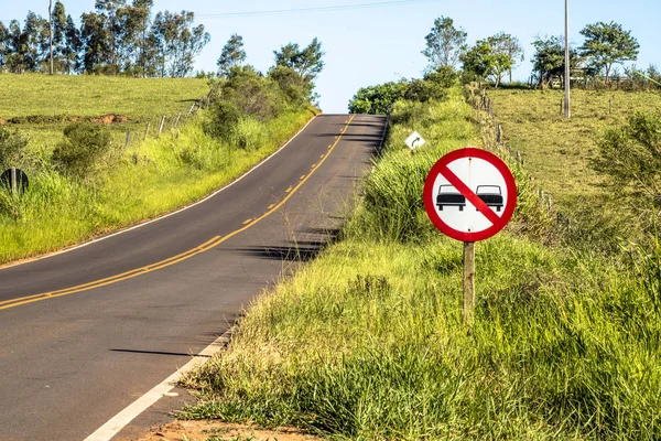 Verboden Signaal Inhalen Een Weg Zonder Voertuigen Brazilië — Stockfoto