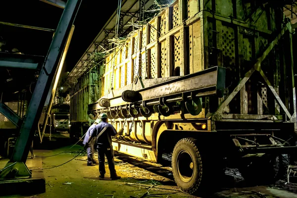巴西圣保罗巴里 2008年10月9日 巴西夜间乙醇制造厂 — 图库照片