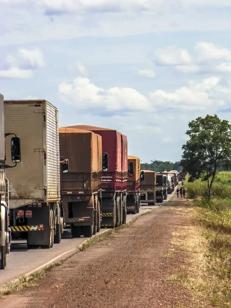 Mato Grosso Brasil Abril 2005 Camión Parado Fila Camino Rural — Foto de Stock