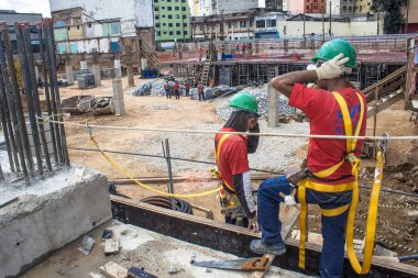 Sao Paulo, Brezilya, 06 Ağustos 2010. Sao Paulo merkezinde bir binanın iş inşaat işçileri.