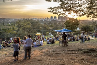 Sao Paulo, Brezilya, Ocak 2019. İnsanlar Sunset meydanından gün batımı saat veya portekizce 