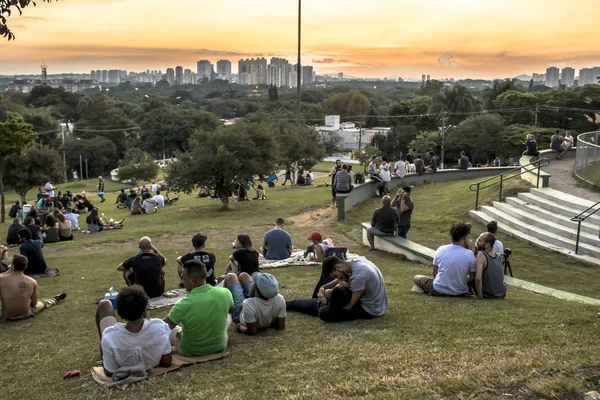 Sao Paulo Brasil Enero 2019 Gente Espera Atardecer Desde Plaza — Foto de Stock