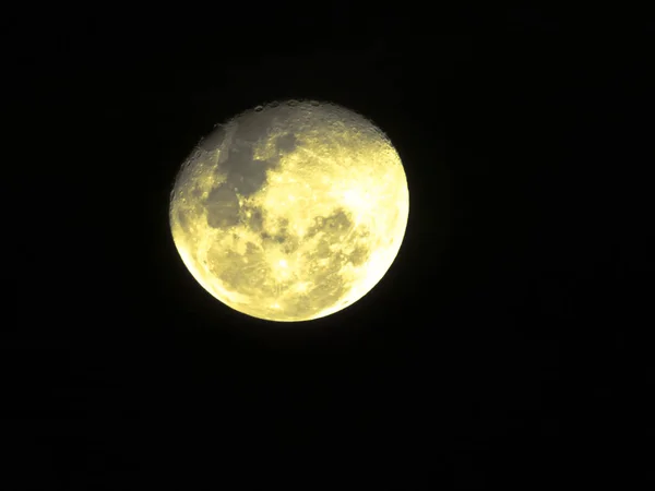 Meia Lua Lua Minguante Lua Gigantesca Meio Seu Caminho Céu — Fotografia de Stock