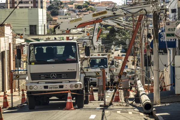 Marilia Sao Paulo Brazílie Květen 2019 Dělníci Vyměňují Stanoviště Údržbu — Stock fotografie