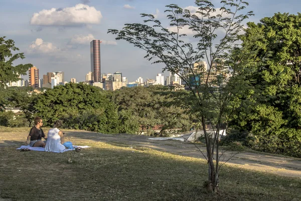 Sao Paulo Brazylia Styczeń 2019 Ludzie Czekają Zachodzie Słońca Placu — Zdjęcie stockowe