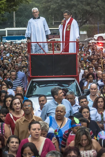 Sao Paulo, Brezilya, 19 Nisan 2012. Sadık Santo Expedito kilisede Kutsal Gün Expedito kutlamak, Sao Paulo Işık mahallede.