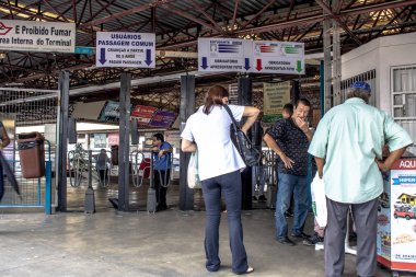 Marilia, Sao Paulo, Brezilya, 16 Mart. 2019. Sao Paulo eyaletinin ortabatı bölgesi, Marilia şehir merkezindeki Urban Otobüs Terminali'nde yolcu hareketi