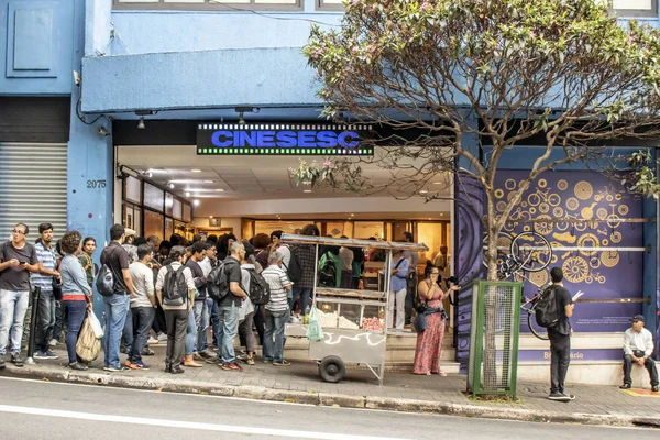 Sao Paulo Brésil Février 2019 File Attente Personnes Vendeur Pop — Photo