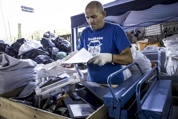 Sao Paulo Brasilien April 2017 Trennungsarbeit Von Recyclingfähigen Materialien Einer — Stockfoto
