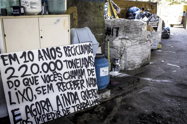 São Paulo Brasil Abril 2017 Trabalho Separação Materiais Recicláveis Uma — Fotografia de Stock